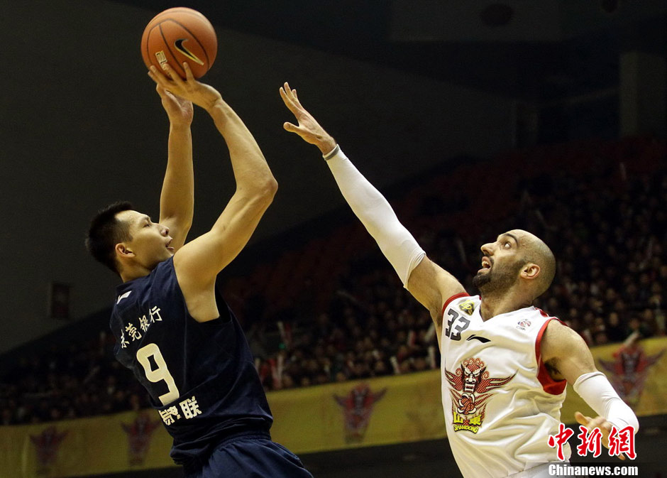 塞维利亚1-0奥萨苏纳，鲁文-巴尔加斯点射制胜（鲁文-巴尔加斯点球建功，塞维利亚1-0小胜奥萨苏纳）